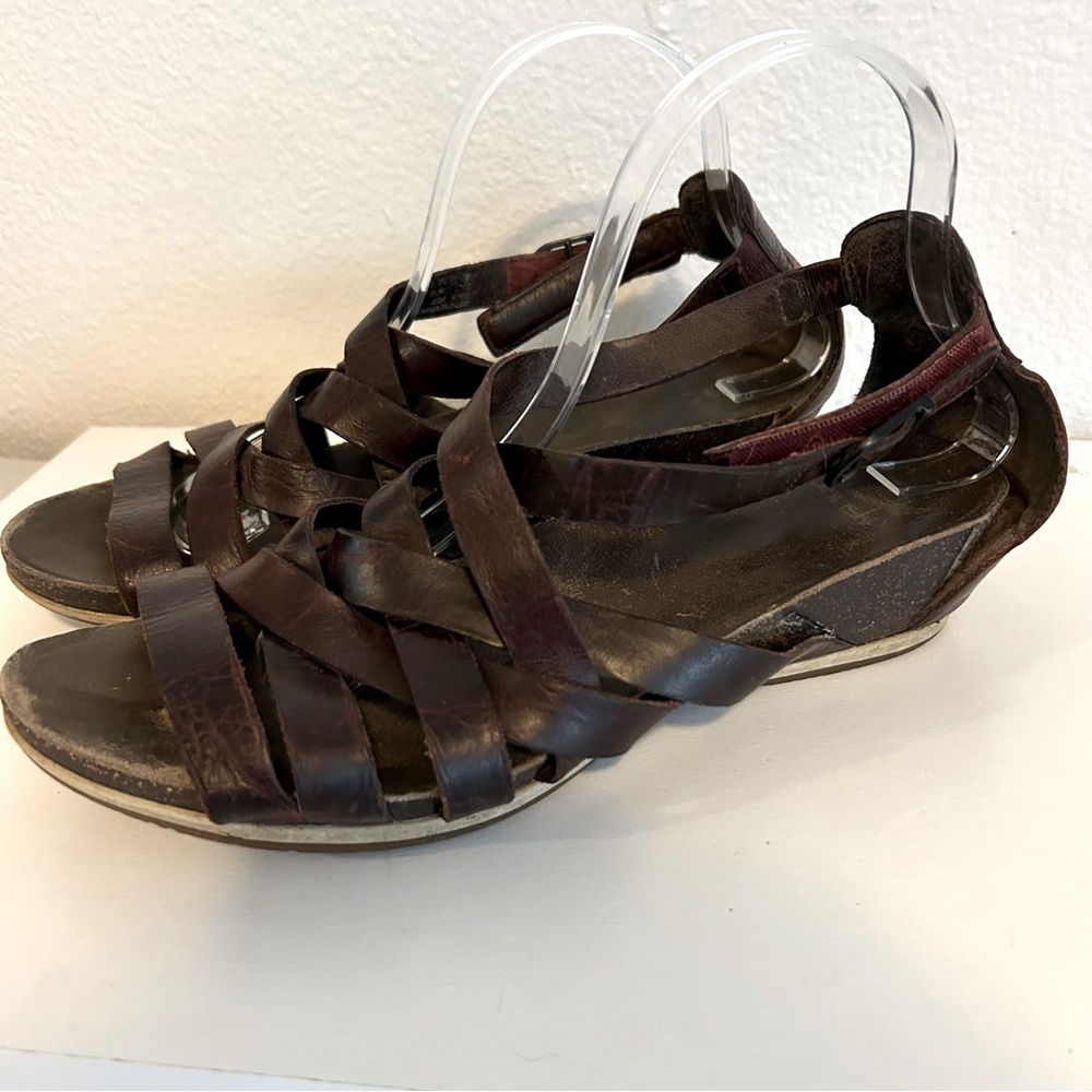Dansko Vivian burgundy genuine leather strappy wedge sandals size 10.5 EU 41